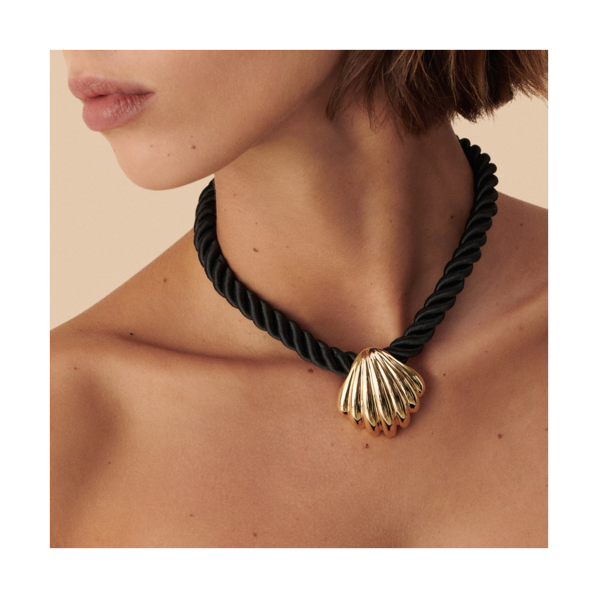 Collar corto N-13 Agatha Paris