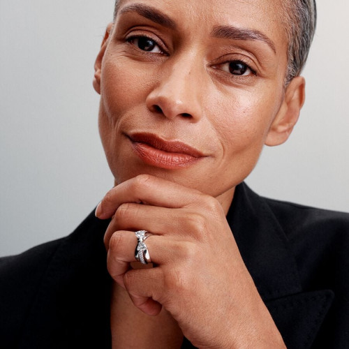 Anillo Banda Cruzada Pandora Lazo Brillante - 193553C01