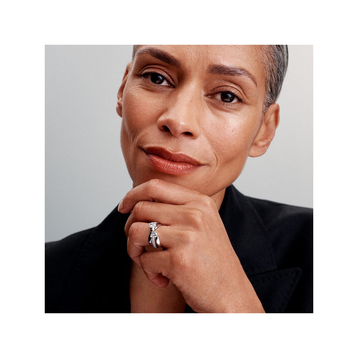 Anillo Banda Cruzada Pandora Lazo Brillante - 193553C01