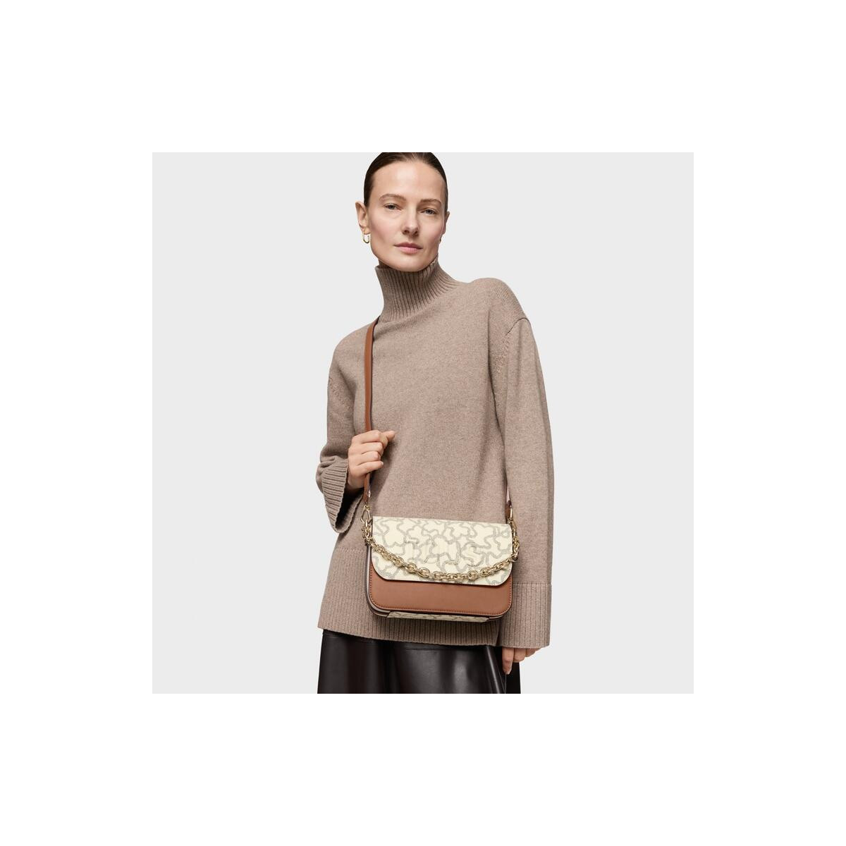 Bandolera mediana Chain camel y beige TOUS Kaos Icon