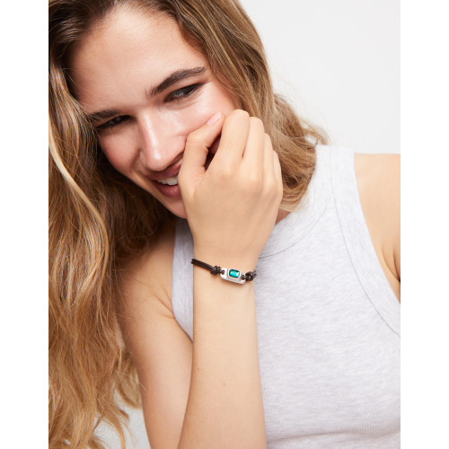 Pulsera de cuero con cristal verde UNO DE 50