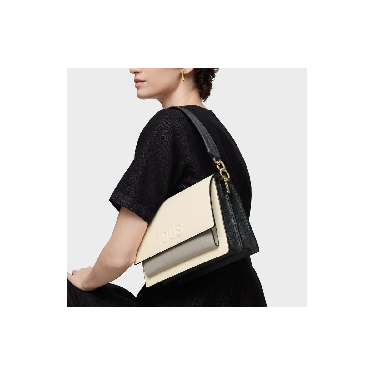 Bandolera mediana beige y gris Audree Saffiano