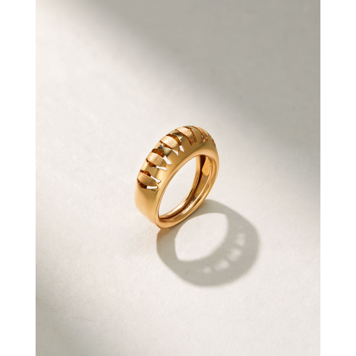 Anillo de Oro con Textura Contemporánea - 11M-4383