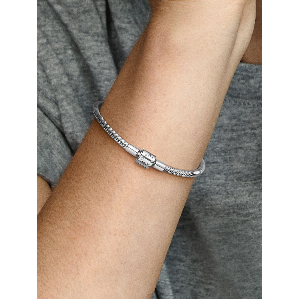 Pulsera Pandora Moments Cadena de Serpiente con Cierre de Barril PANDORA - 598816C00