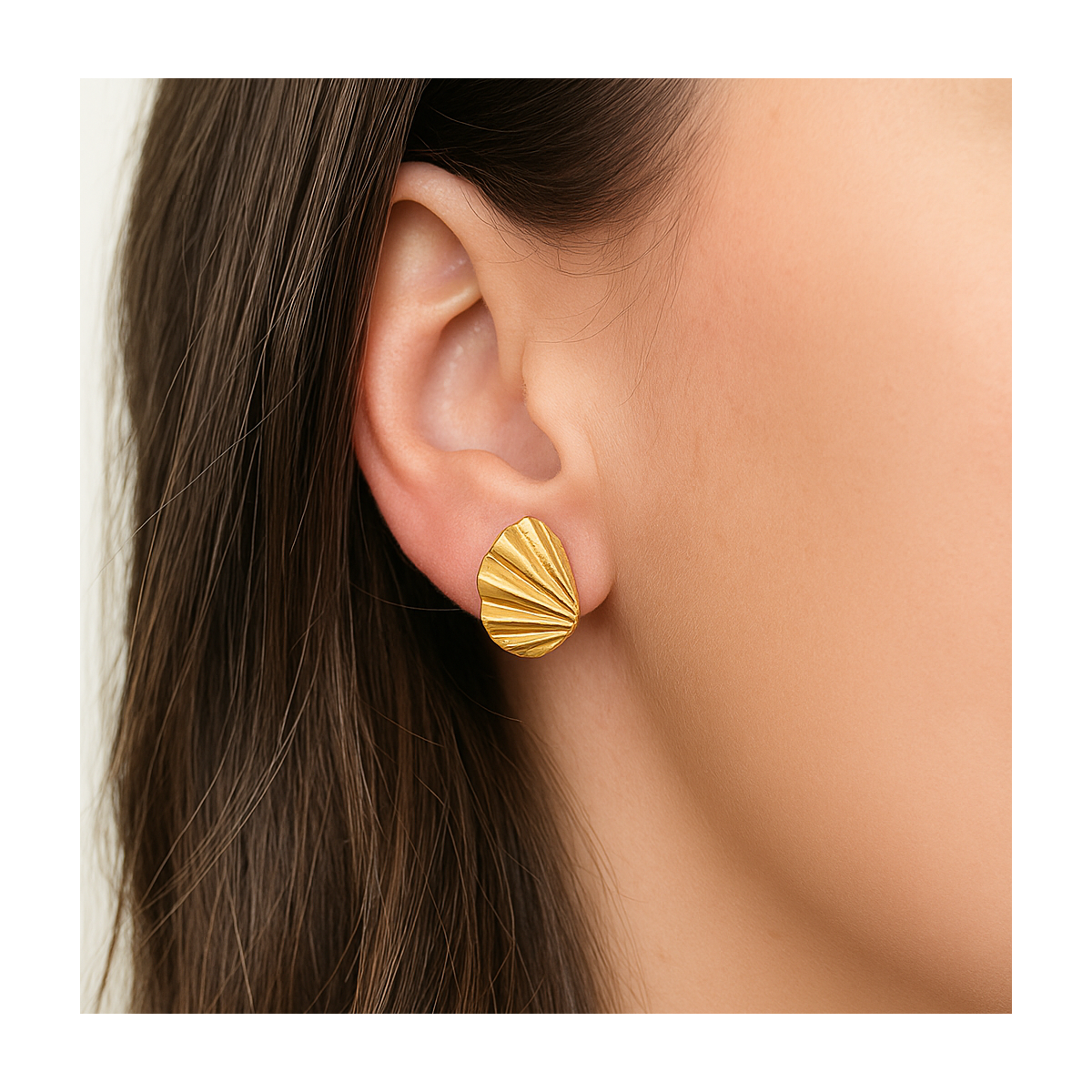 Pendientes de Oro de 18k con Diseño de Concha Abanico