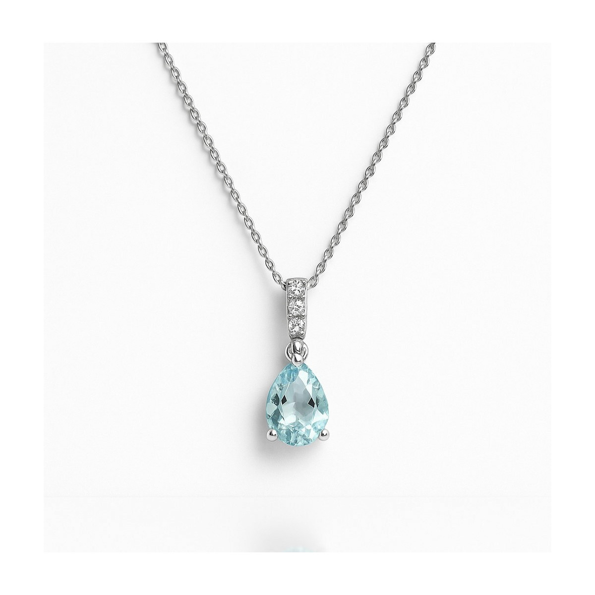 Collar de Oro Blanco con Diamantes y Aguamarina