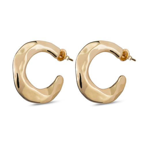 Pendientes bañados en oro de 18k con forma de banana aplastada