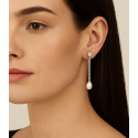 Pendientes largos de oro blanco con circonitas y perlas