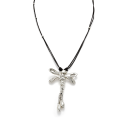 Collar largo de cuero con libélula central bañado en plata de ley Uno de 50