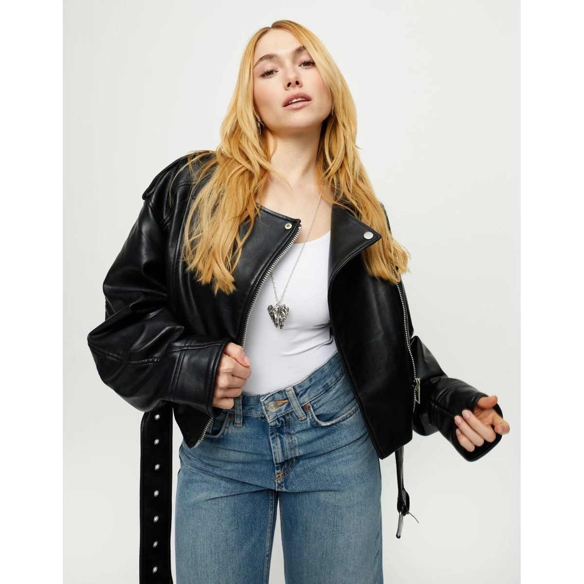 Collar largo en plata de ley y detalle de alas UNO DE 50