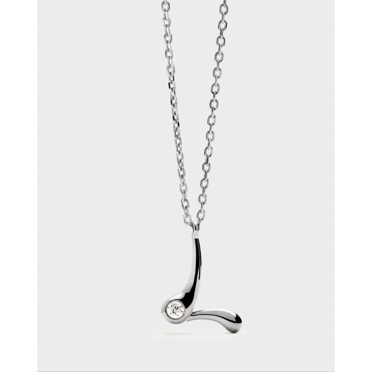 Collar con colgante de plata con la inicial L PDPAOLA