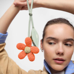 Llavero charm daisy naranja TOUS Icons